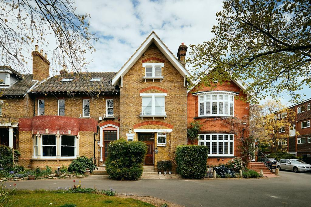 Broom Close, Teddington, TW11 4 bed house for sale £1,750,000