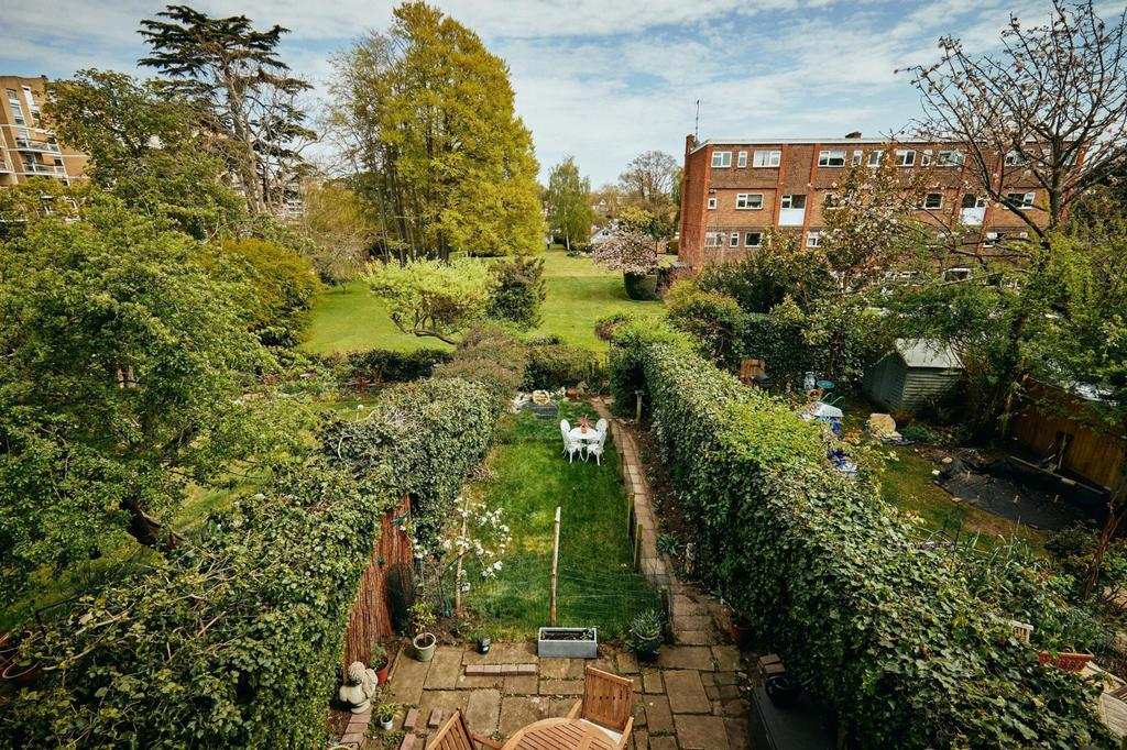 Broom Close, Teddington, TW11 4 bed house £1,500,000