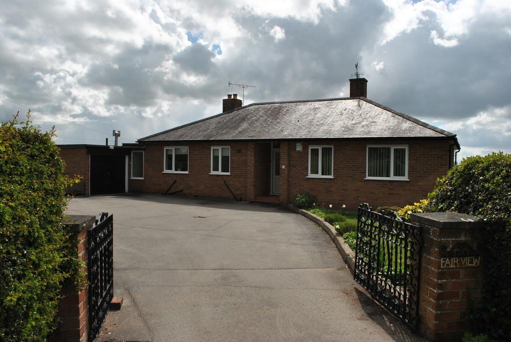 Chester Road, Malpas, Cheshire 4 bed detached bungalow £950 pcm (£219 pw)