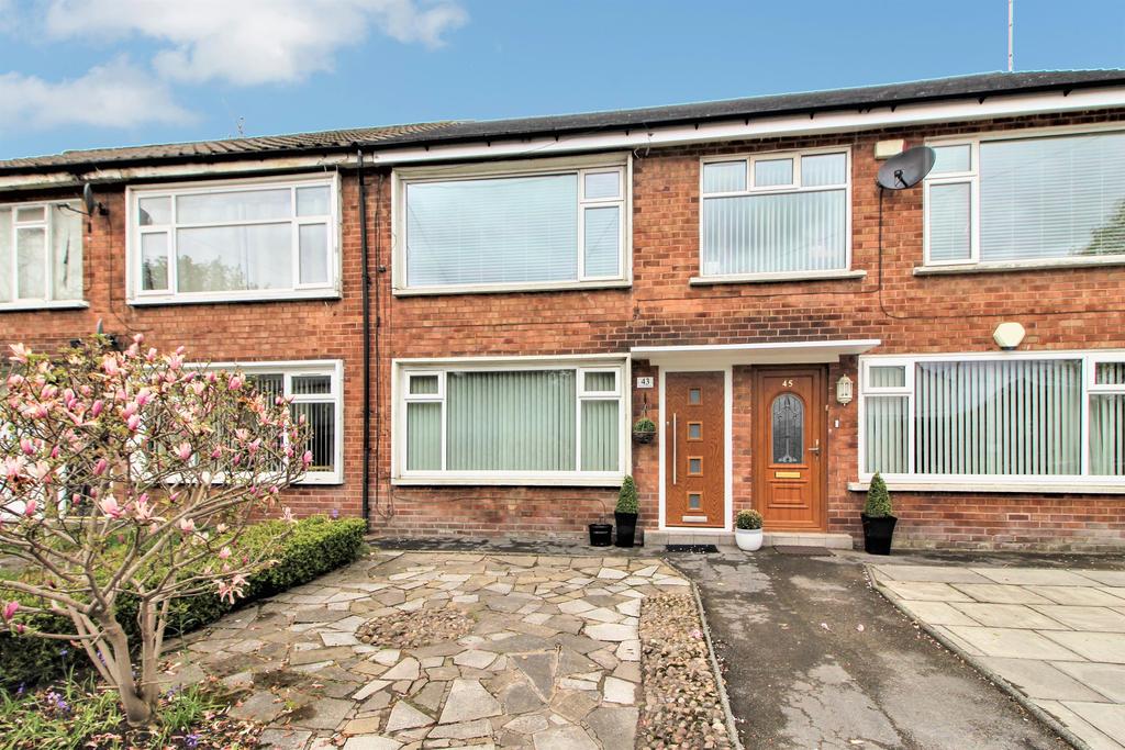Heywood Old Road, Middleton, Manchester, M24 4QS 3 bed flat £125,000