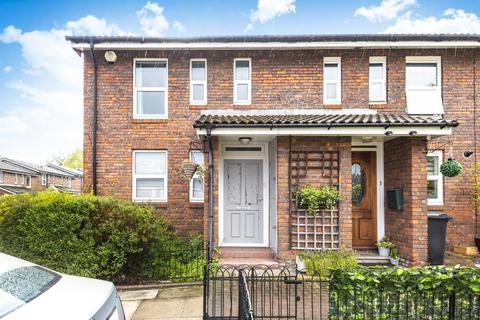 25 Garden Close, London, SE12 9TG