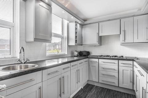 25 Garden Close, London, SE12 9TG