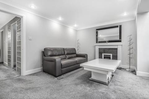 25 Garden Close, London, SE12 9TG
