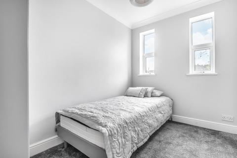 25 Garden Close, London, SE12 9TG