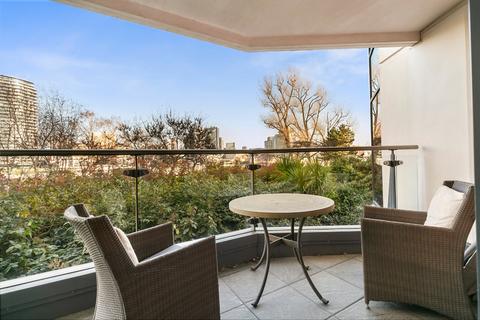 3 bedroom flat to rent, Marina Point, Lensbury Avenue, London