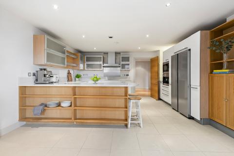 3 bedroom flat to rent, Marina Point, Lensbury Avenue, London