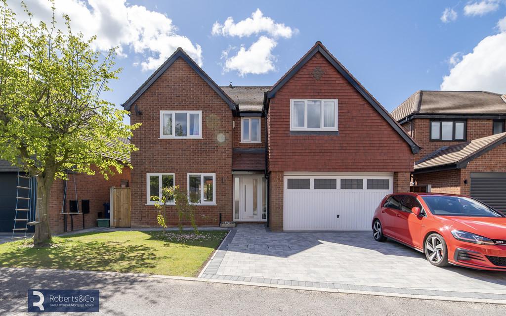 Newlands Avenue, Penwortham 4 bed detached house £400,000