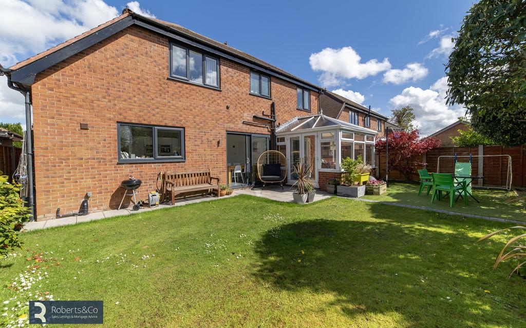 Newlands Avenue, Penwortham 4 bed detached house £400,000