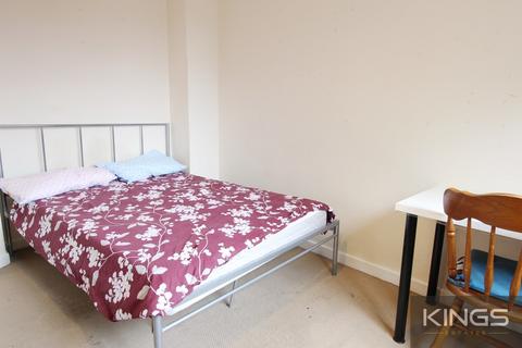 4 bedroom terraced house to rent, Middle Street, Southampton