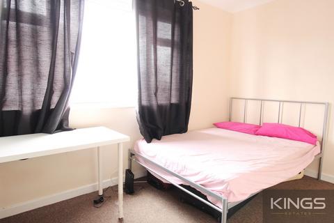 4 bedroom terraced house to rent, Middle Street, Southampton