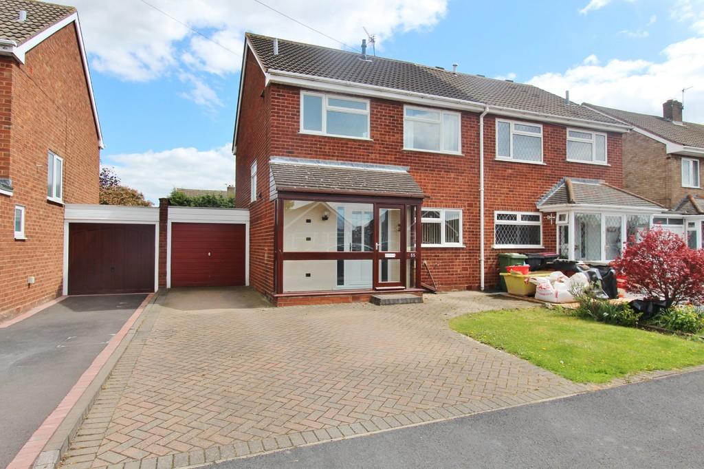 Mill Crescent, Kingsbury 3 bed semidetached house £250,000