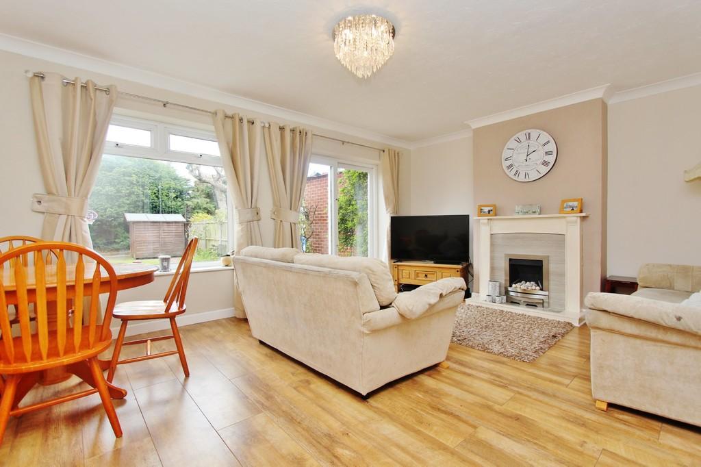 Mill Crescent, Kingsbury 3 bed semidetached house £250,000