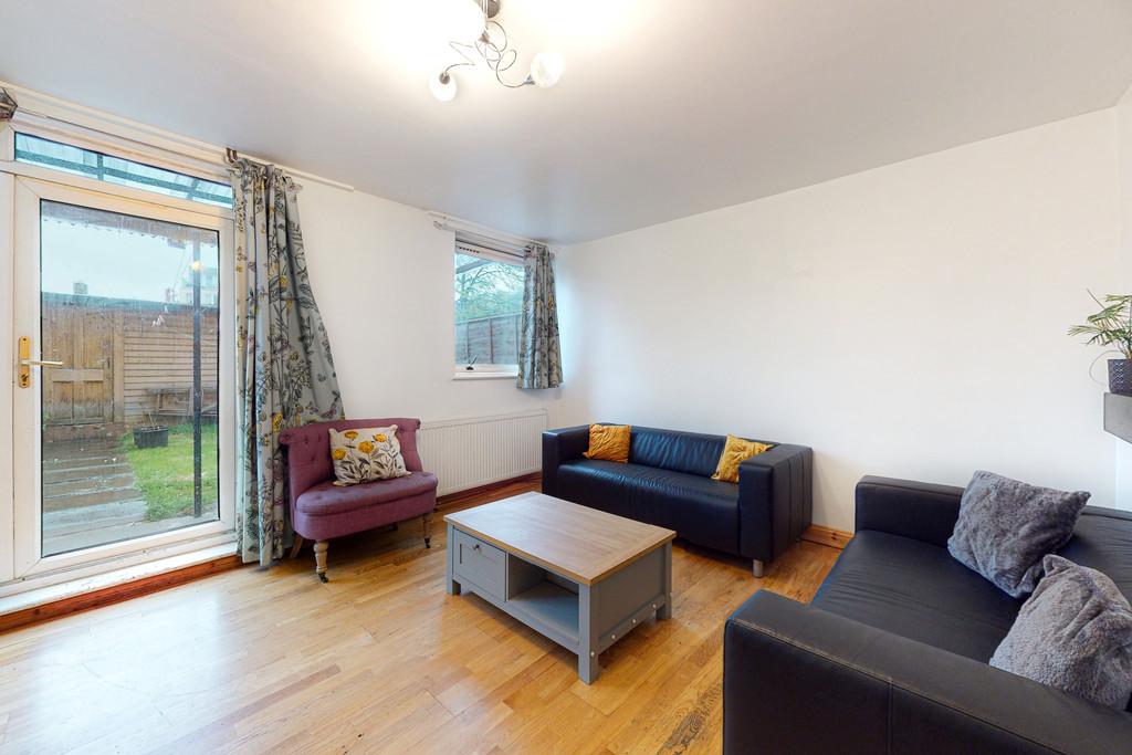 Fenwick Place, Clapham 3 bed £1,950 pcm (£450 pw)