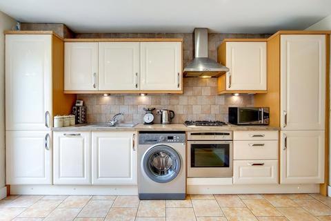 18 Kerwick Close, London, N7 9DJ