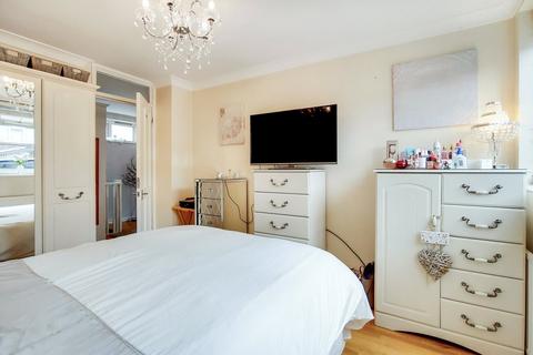 18 Kerwick Close, London, N7 9DJ