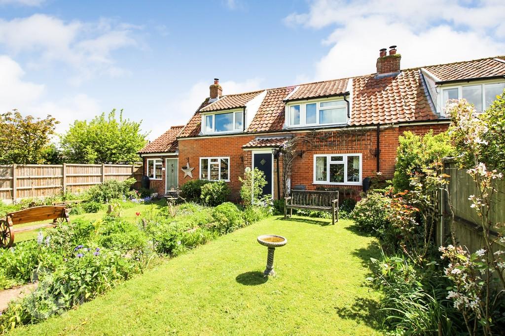 Hubbards Loke, Hethersett, Norwich 2 bed cottage for sale £225,000