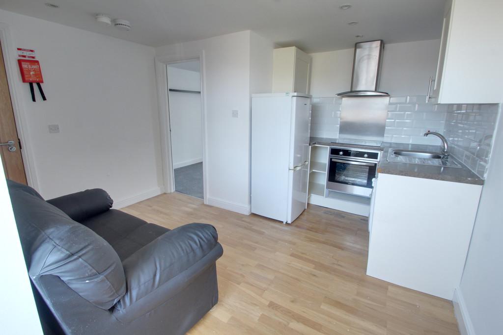 Apartment in Leicester, Knighton Fields - View 2