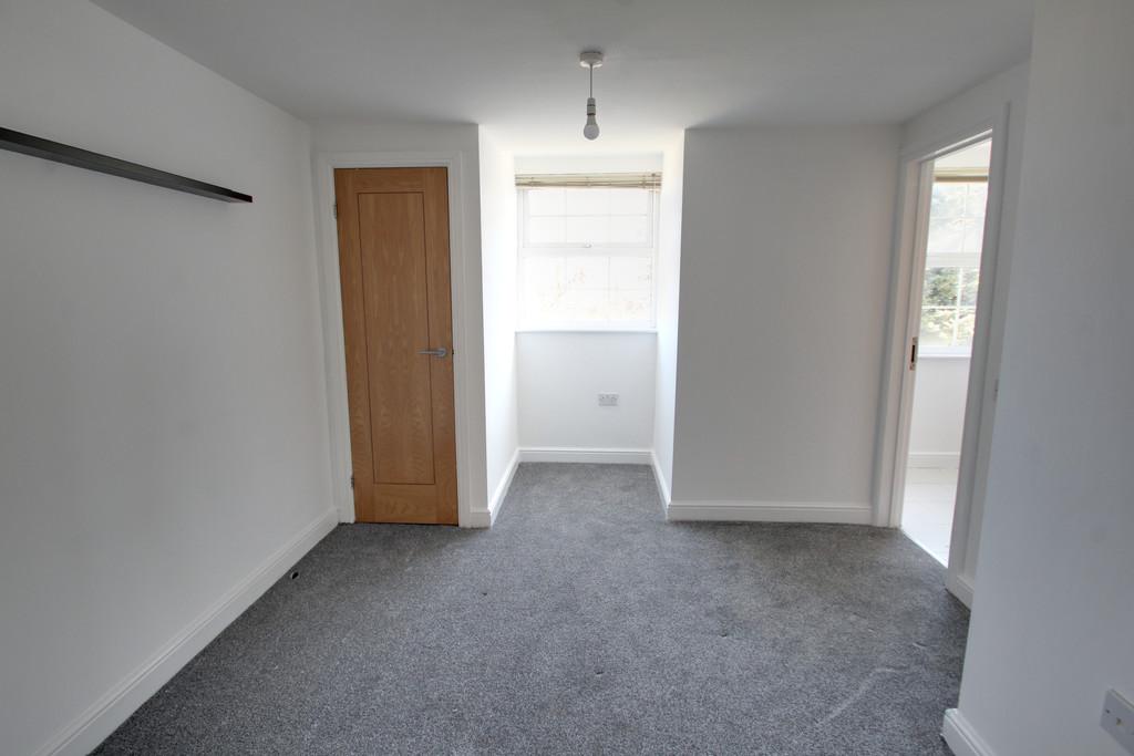 Apartment in Leicester, Knighton Fields - View 4