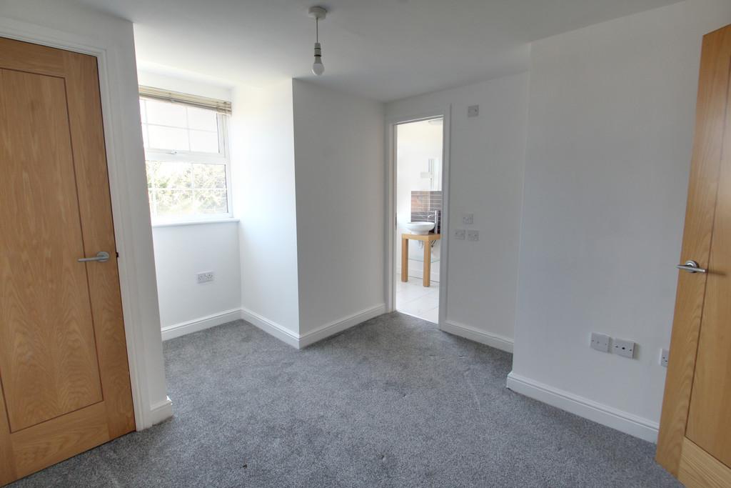 Apartment in Leicester, Knighton Fields - View 5