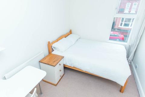 1 bedroom in a flat share to rent - 33b Gillott Rd, Birmingham B16 0EP, UK