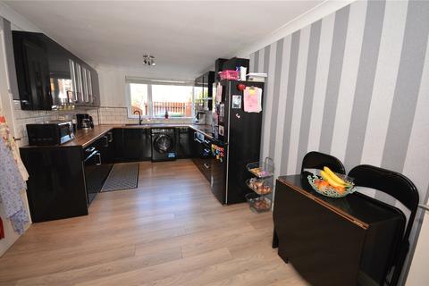 8 Dulverton Garth, Leeds, LS11 0LH