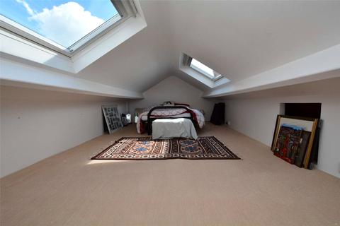 17 Bowood Crescent, Leeds, LS7 2PY