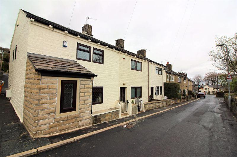 Warley Town Lane, Warley, Halifax 2 bed cottage £750 pcm (£173 pw)