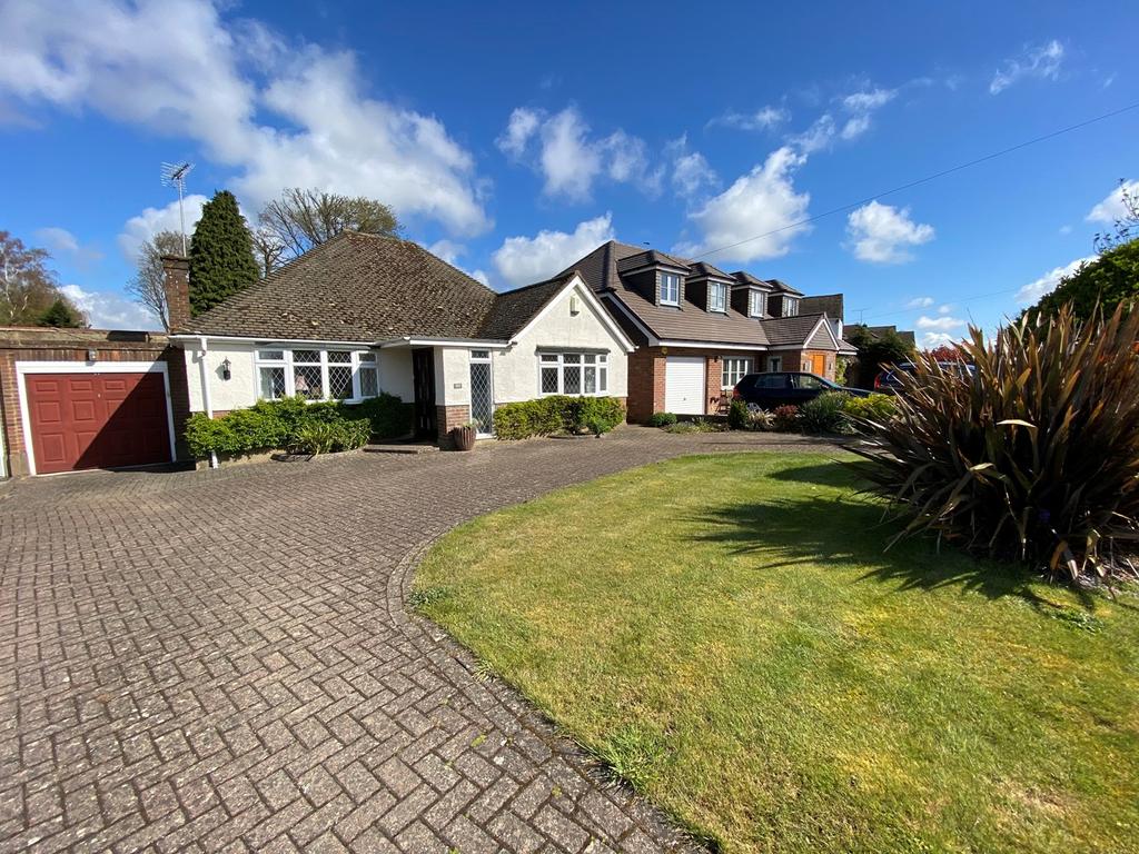 Green Lane, Bovingdon, Hemel Hempstead, HP3 3 bed bungalow £775,000