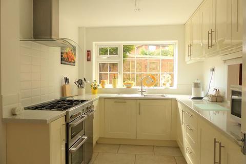 3 Vernon Close, Sutton Coldfield, B74 4EA
