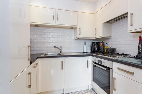 2 bedroom flat to rent, Crossfield Road, Belsize Park