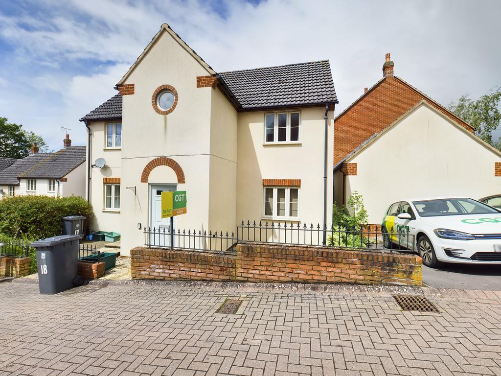 Robin Close, Abbeydale, Gloucester 2 bed flat £725 pcm (£167 pw)