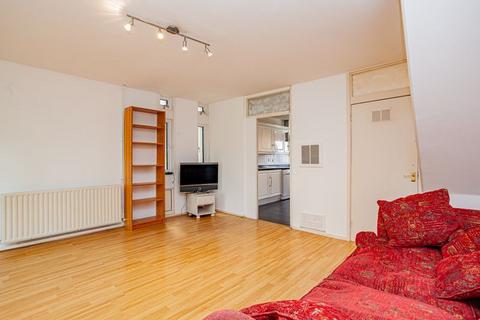 4 bedroom property to rent - Cedars Road, London