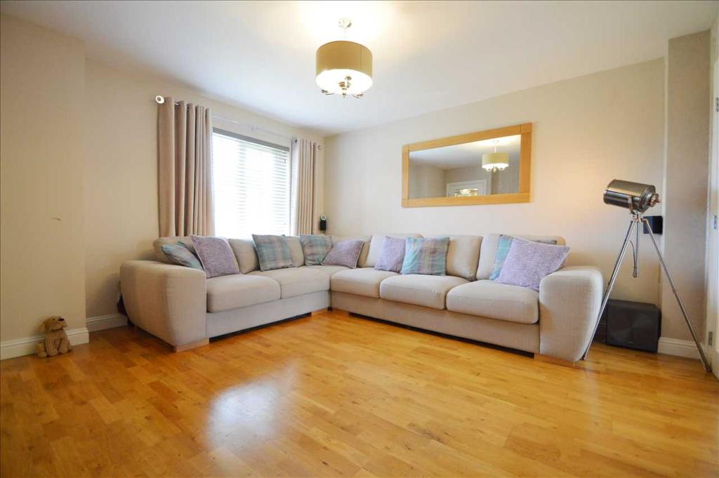 Newmilns Gardens, West Craigs, Blantyre 3 bed semidetached house £159,995
