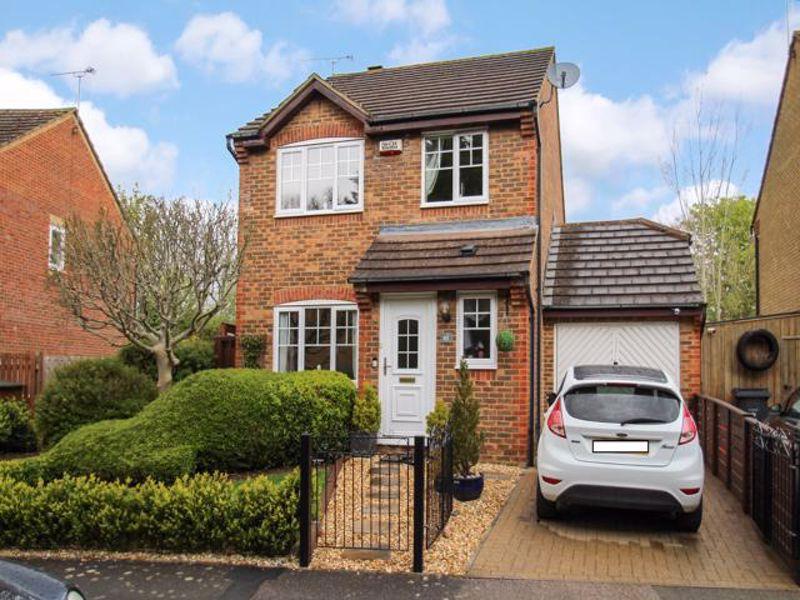 Dunsford Close, Swindon 3 bed detached house £280,000