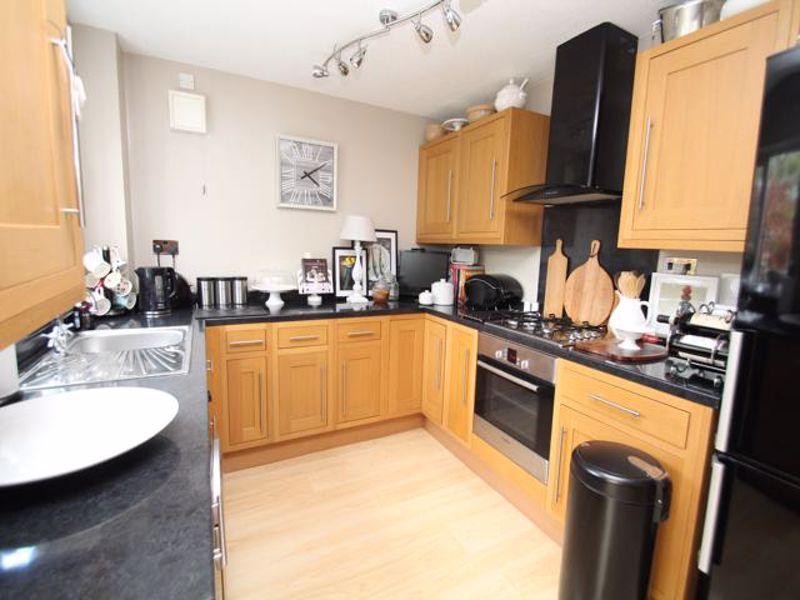 Dunsford Close, Swindon 3 bed detached house £280,000