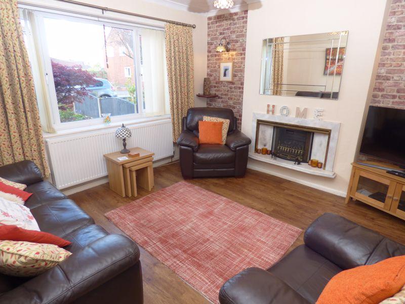 Norton Avenue, Penketh, WA5 4 bed semidetached house £245,000