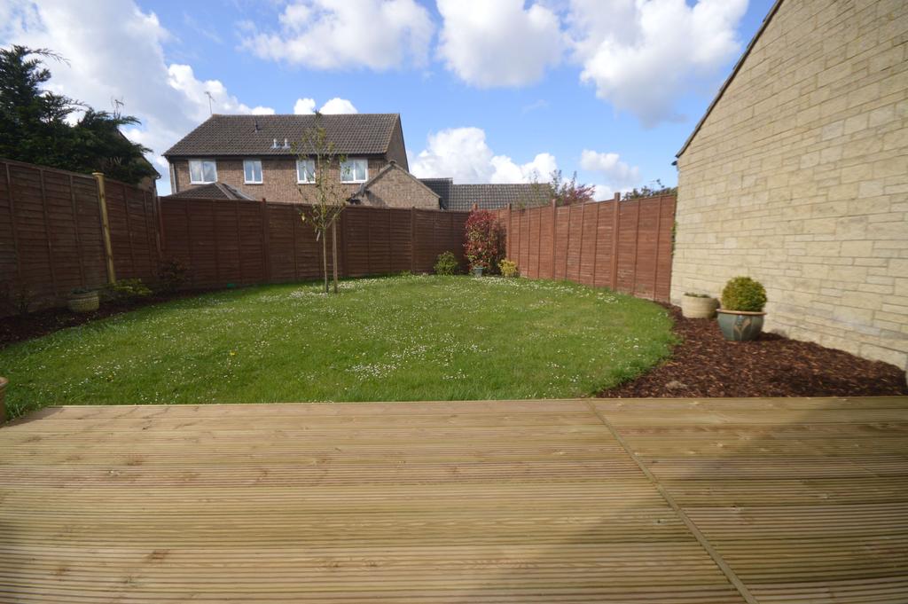 Pheasant Way, Cirencester 4 bed detached house £1,500 pcm (£346 pw)