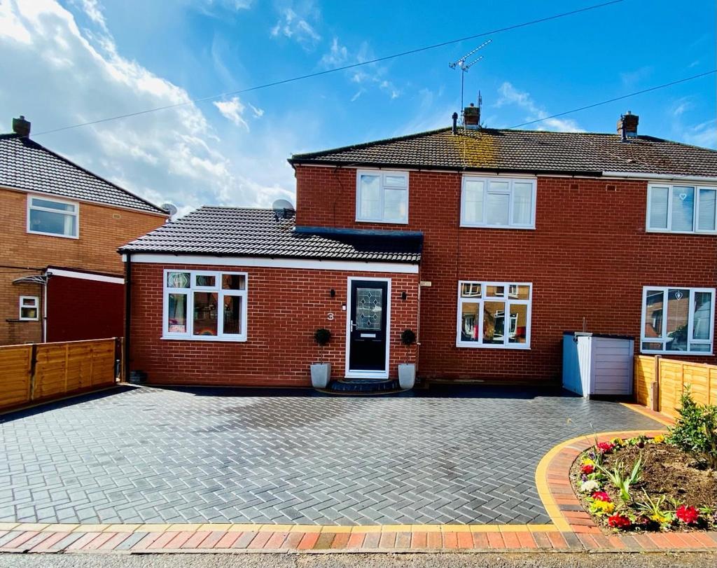 Kipling Avenue, Warwick 3 bed semidetached house for sale £325,000