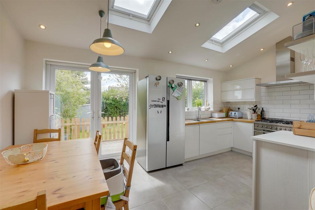Blake Road, West Bridgford, Nottingham 3 bed semidetached house £415,000