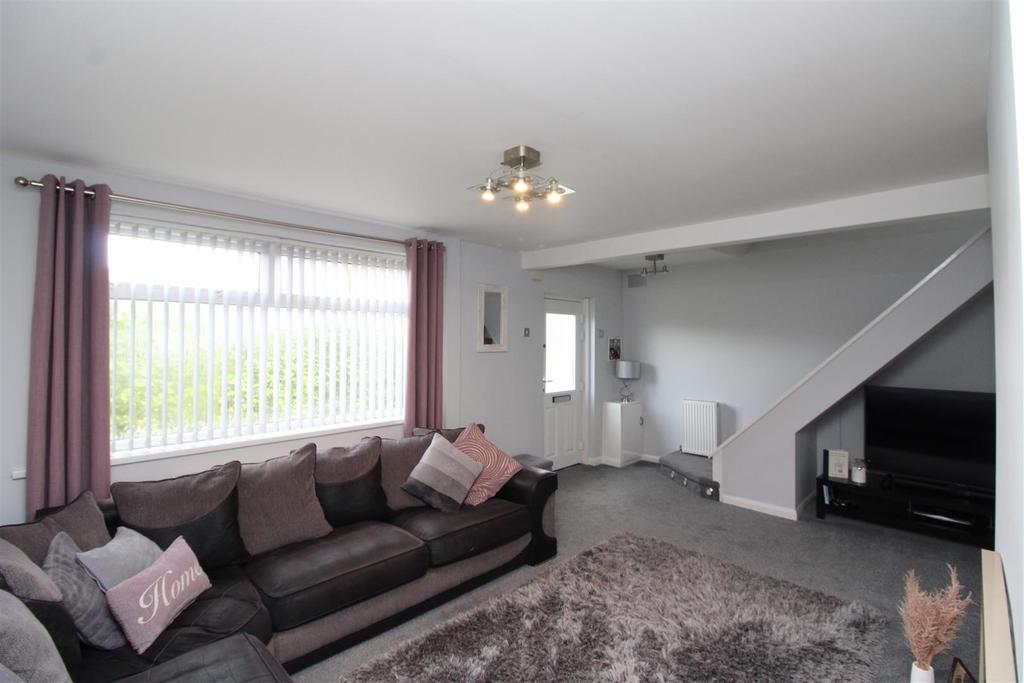 Treefield Close, Wingfield, Rotherham 3 bed semidetached house £140,000