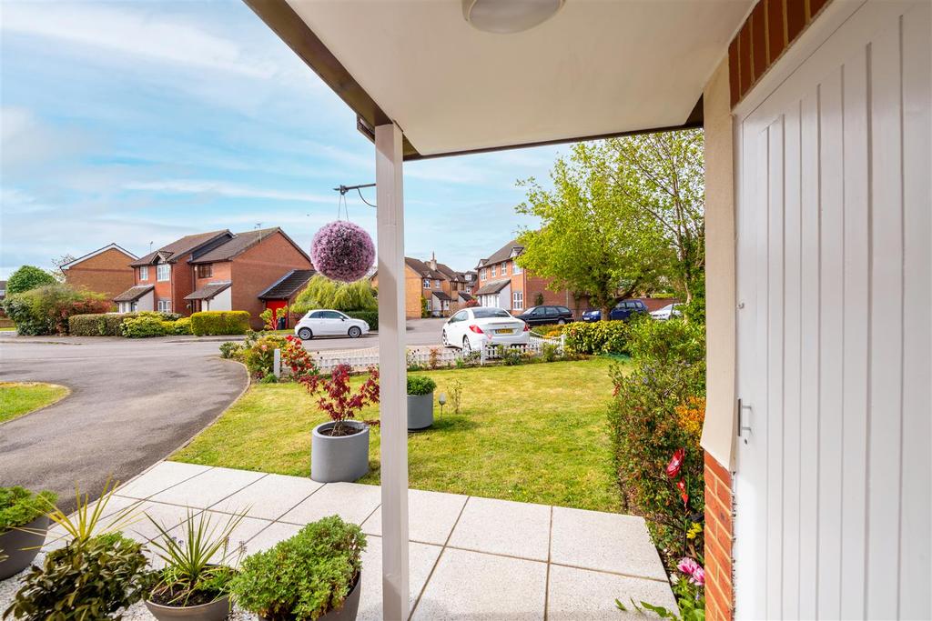 Gower Road, Horley 2 bed semidetached house £355,000