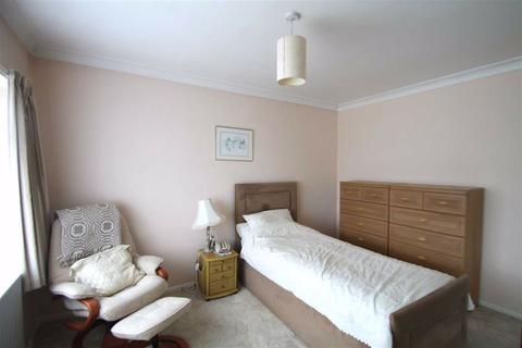 22 Lewis Road, Istead Rise, Gravesend, DA13 9JG