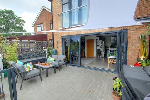 4 Fairway, Hemel Hempstead, HP3 9TP