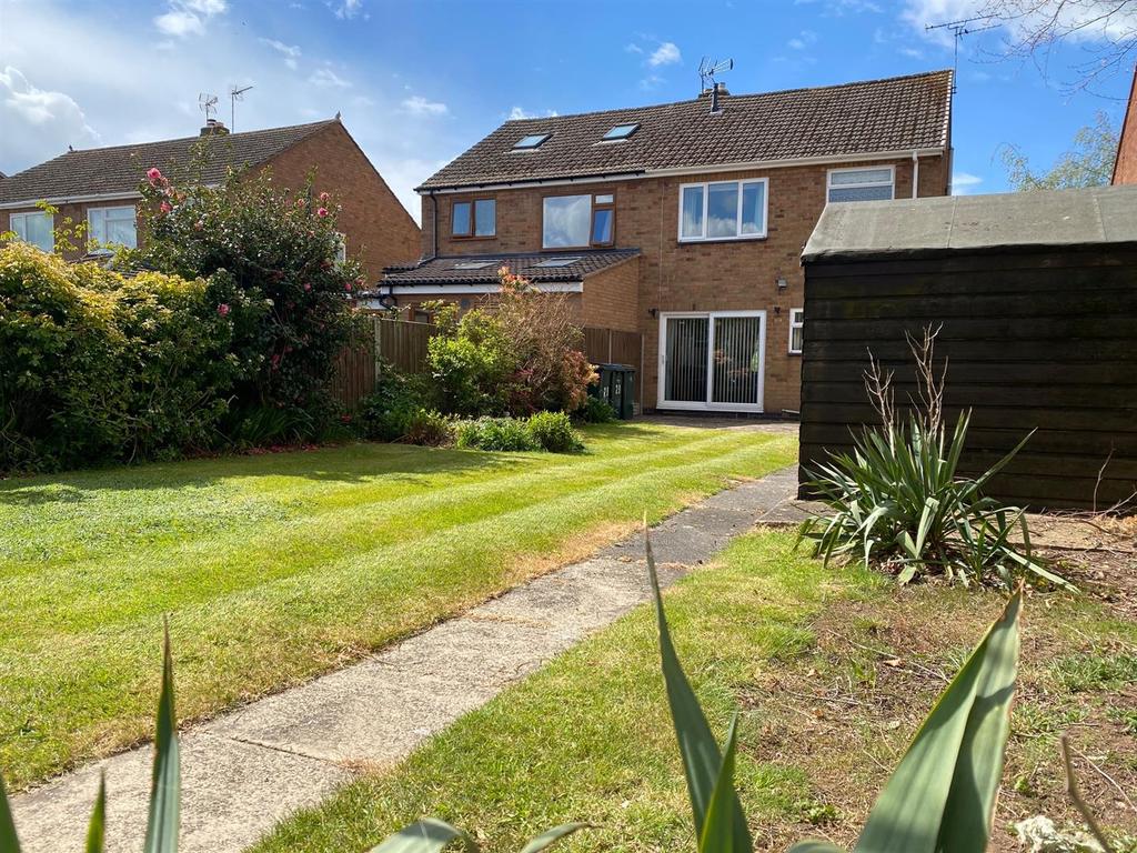 Postbridge Road, Stivichall, Coventry 3 bed semidetached house £304,995