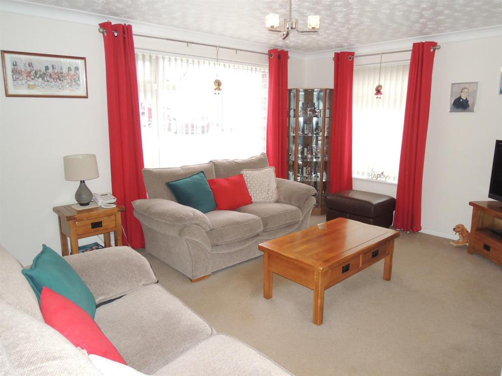 Wesley Avenue, Colchester 3 bed semidetached house £280,000