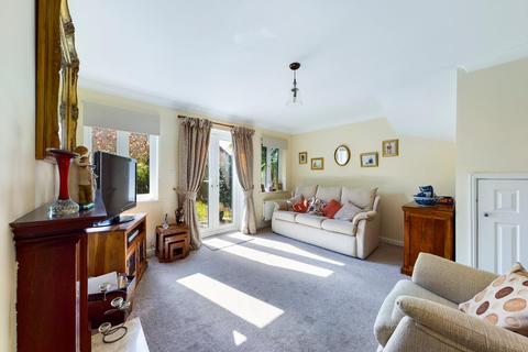 8 Camp Close, Bugbrooke, Northampton, NN7 3RW