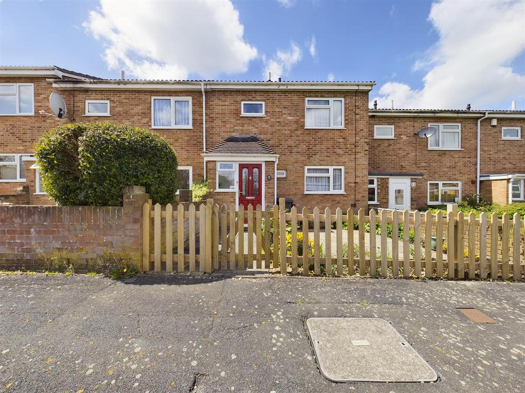 Pershore Road, Basingstoke 3 bed terraced house £260,000