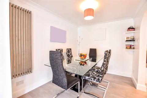 31 Oaklands Drive, Willerby, Hull, HU10 6BJ