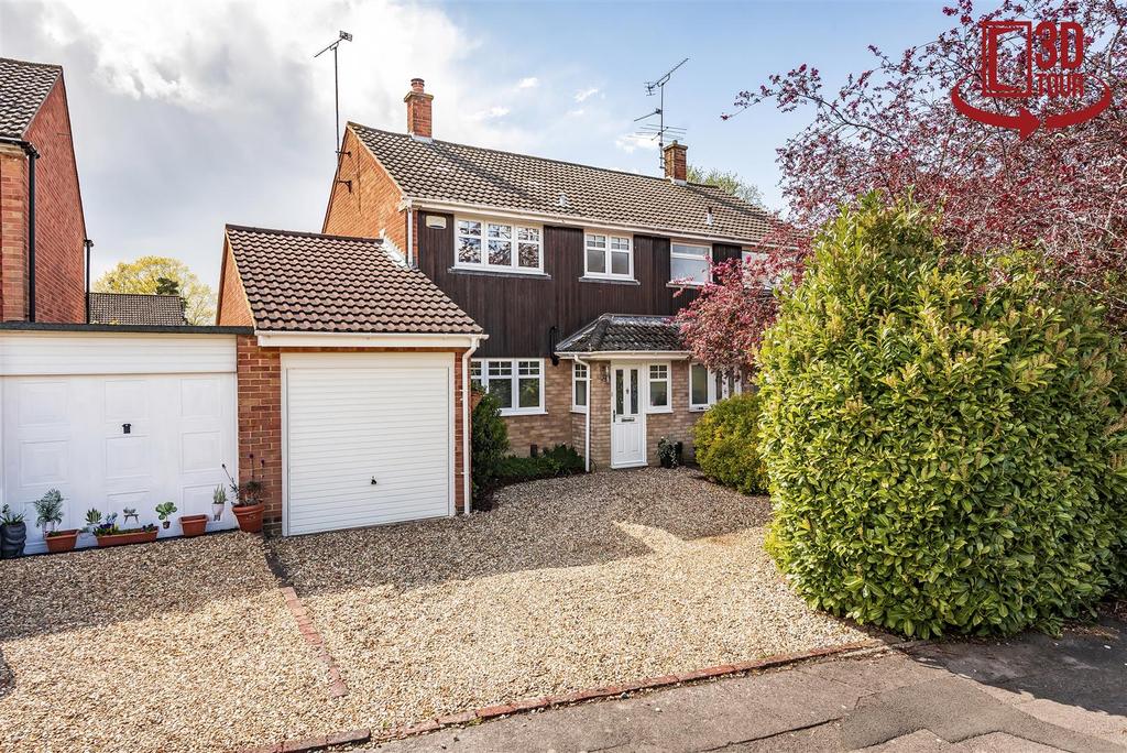 Valley Crescent, Wokingham, Berkshire, RG41 1NP 3 bed semidetached