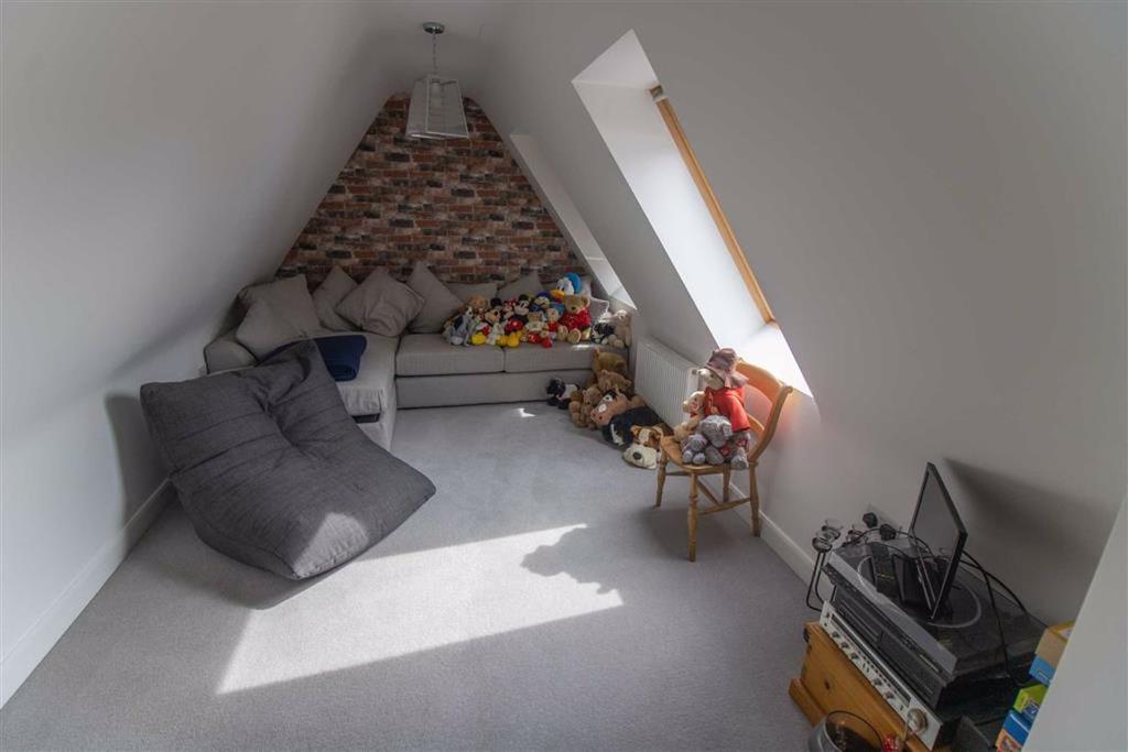 Playroom/bedroom 6